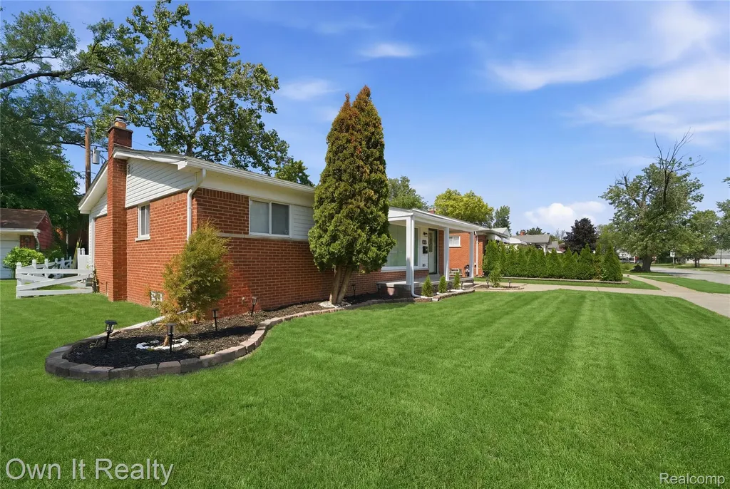 20320 Whitlock Drive Dearborn Heights City MI 48127