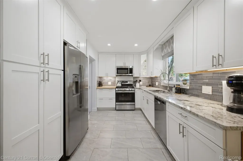 16614 Philomene Boulevard Allen Park City MI 48101