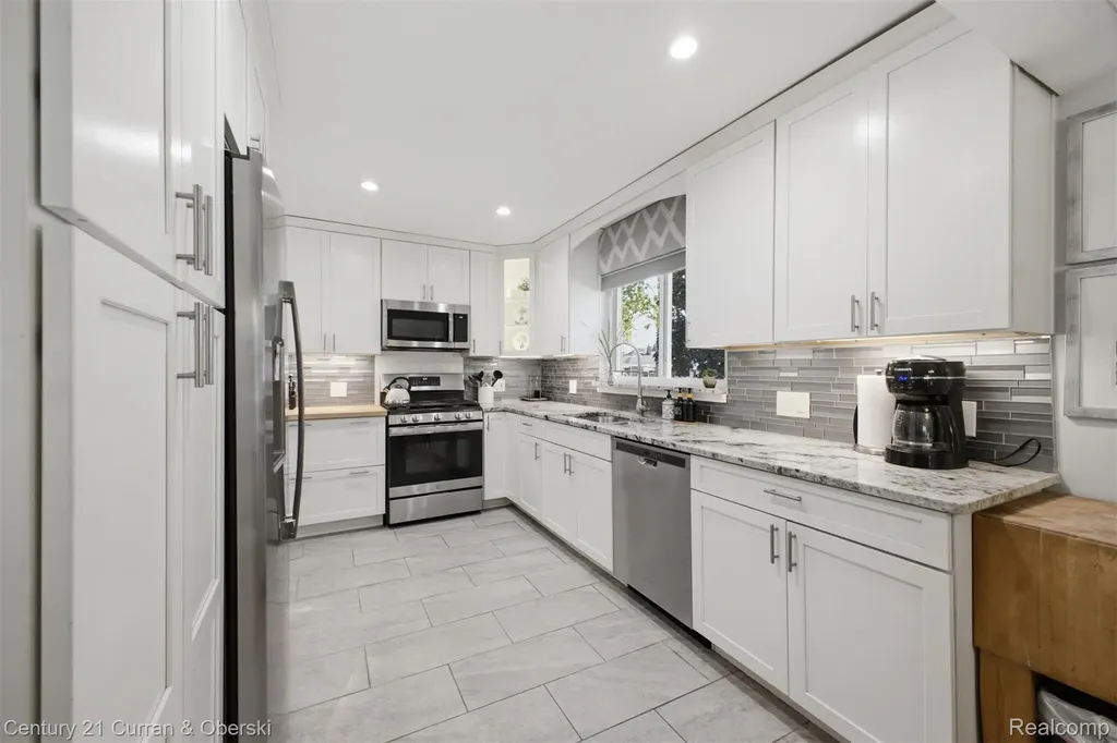 16614 Philomene Boulevard Allen Park City MI 48101