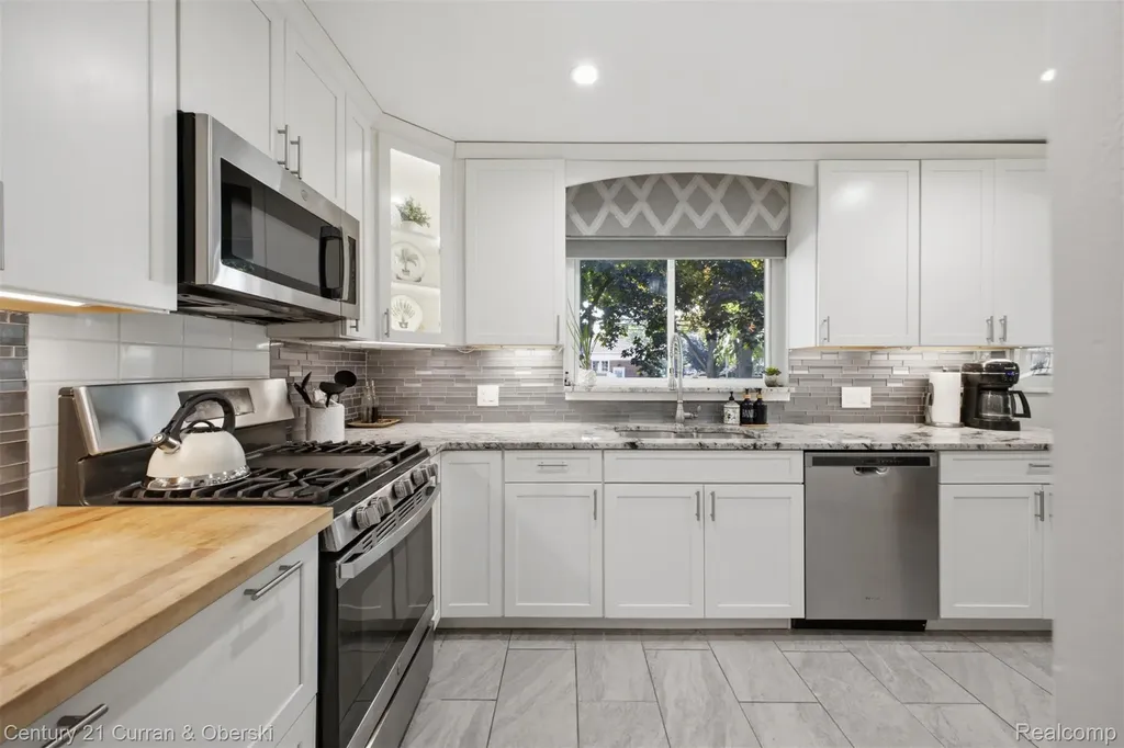 16614 Philomene Boulevard Allen Park City MI 48101