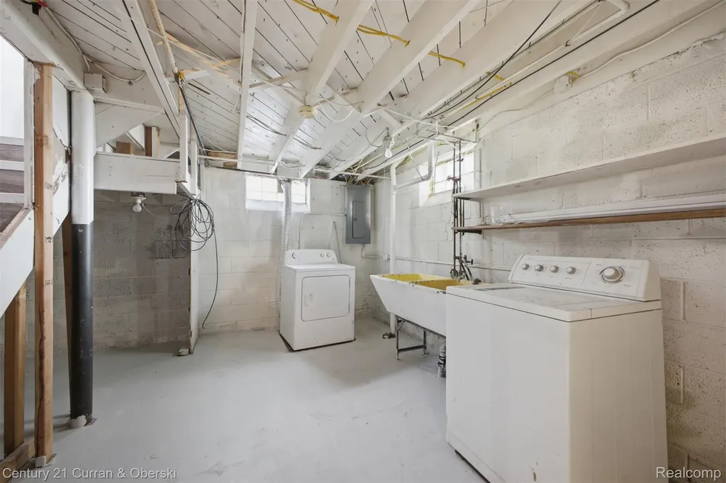 16614 Philomene Boulevard Allen Park City MI 48101