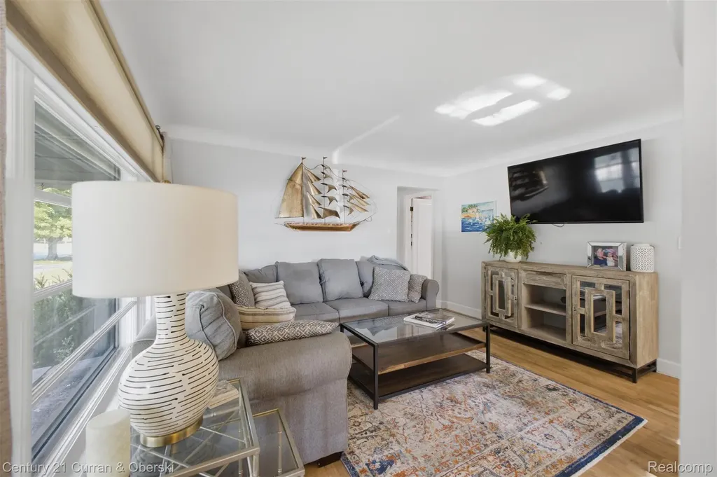 16614 Philomene Boulevard Allen Park City MI 48101