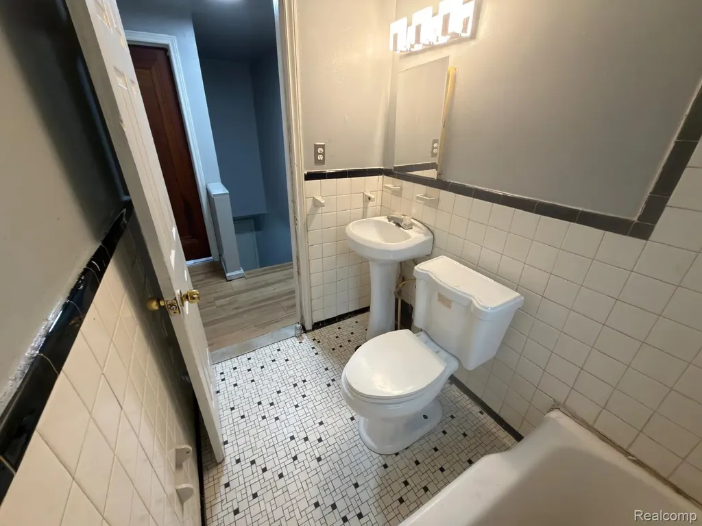8837 Evergreen Avenue Detroit City MI 48228