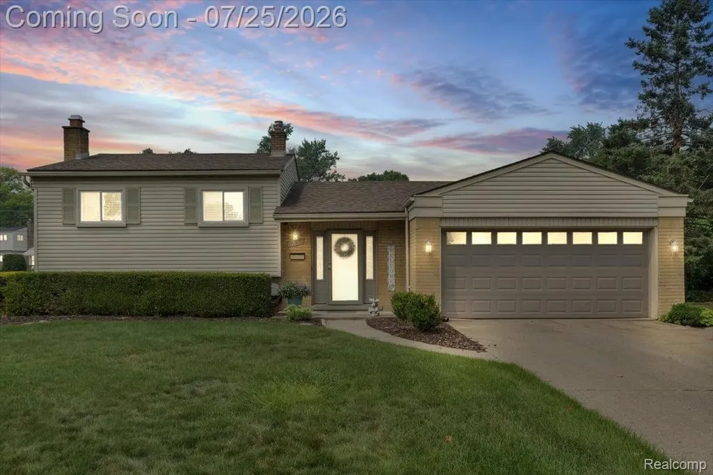 32769 Exeter Court Warren City MI 48092
