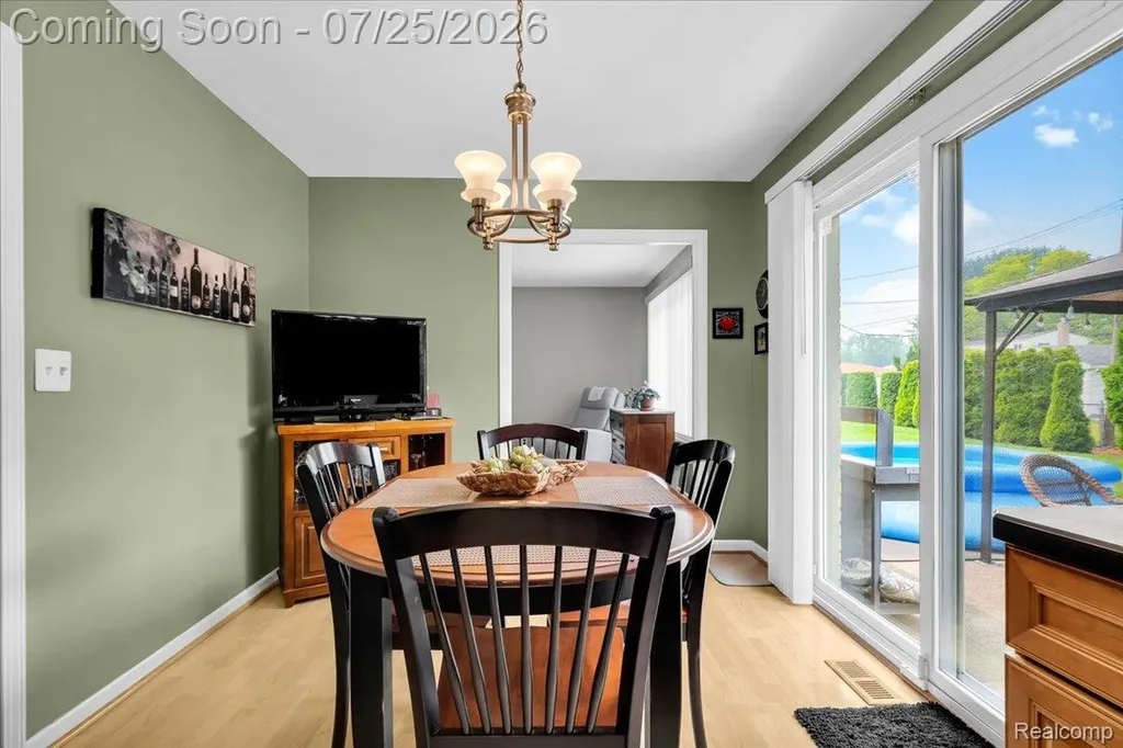 32769 Exeter Court Warren City MI 48092