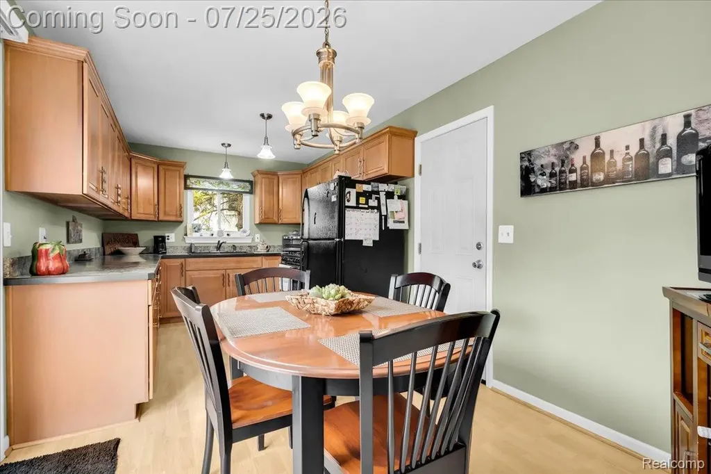 32769 Exeter Court Warren City MI 48092