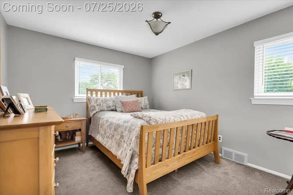 32769 Exeter Court Warren City MI 48092
