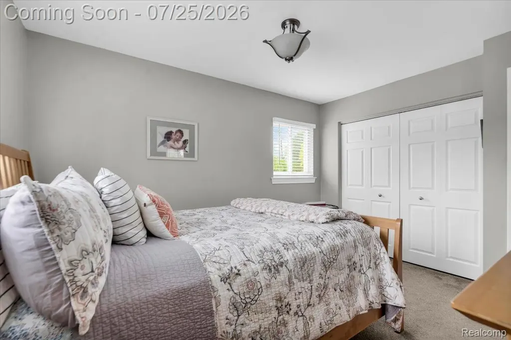 32769 Exeter Court Warren City MI 48092