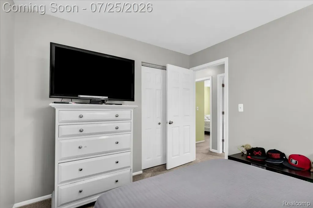 32769 Exeter Court Warren City MI 48092