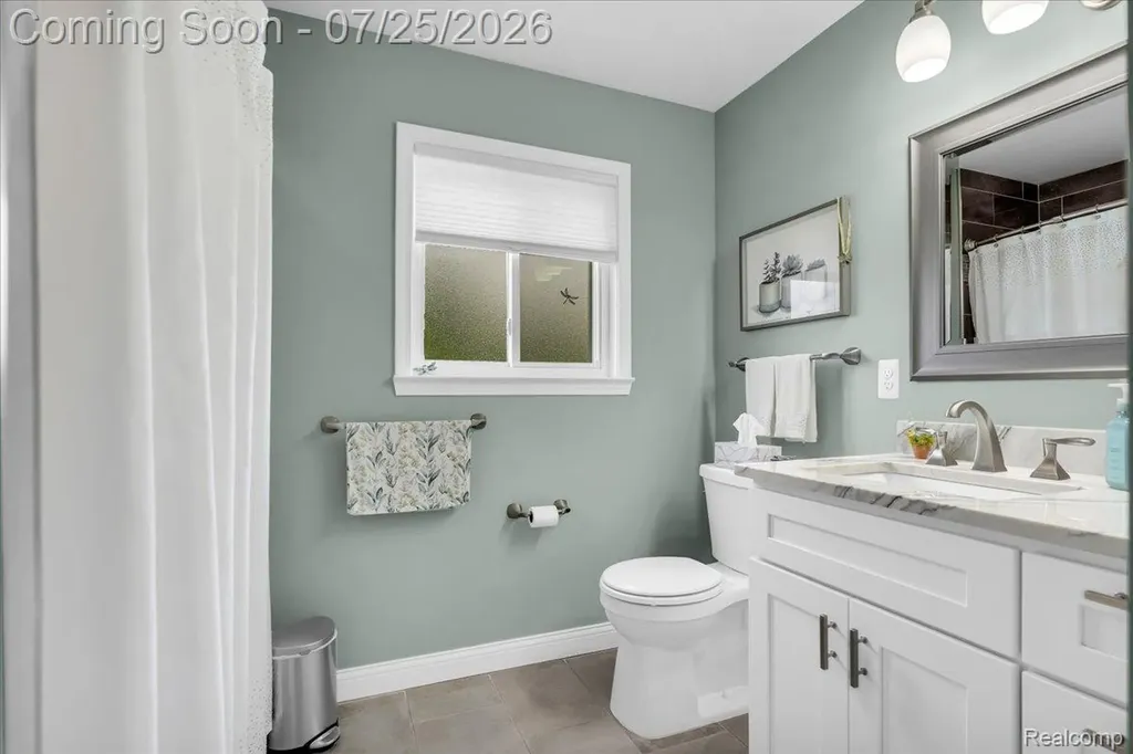 32769 Exeter Court Warren City MI 48092