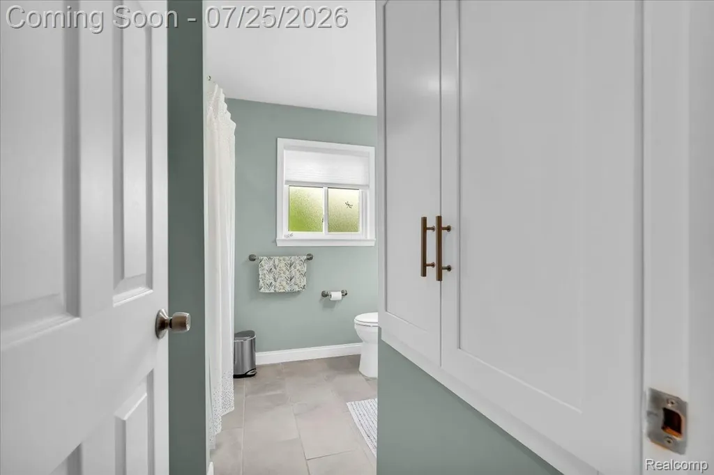 32769 Exeter Court Warren City MI 48092