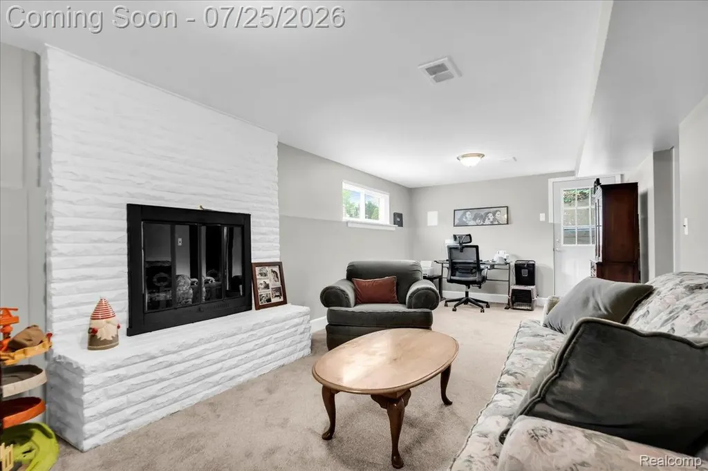 32769 Exeter Court Warren City MI 48092