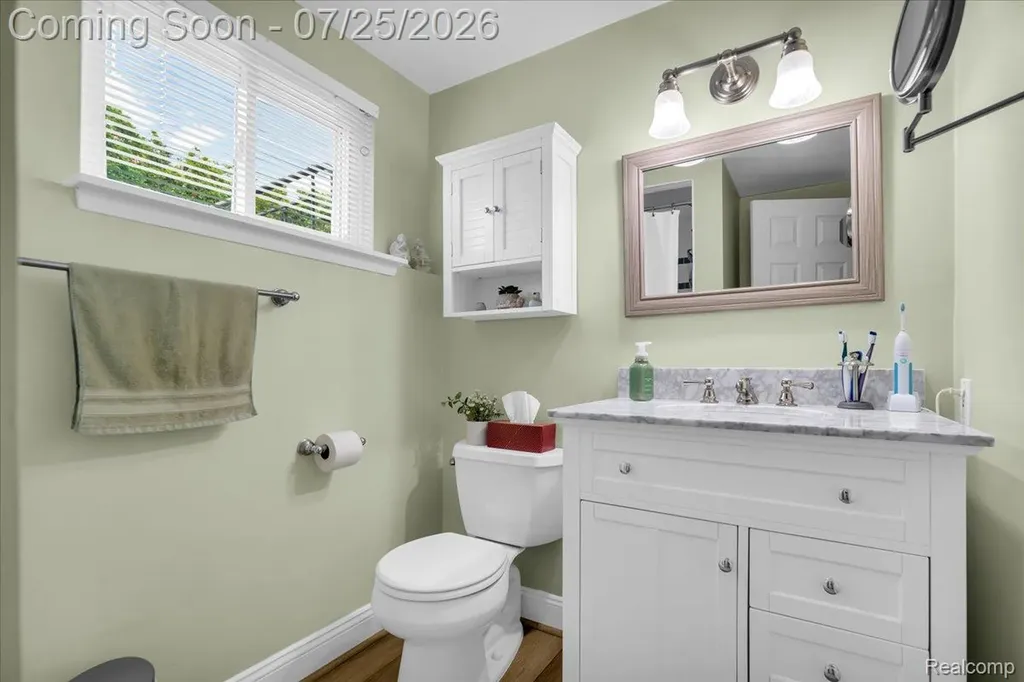 32769 Exeter Court Warren City MI 48092