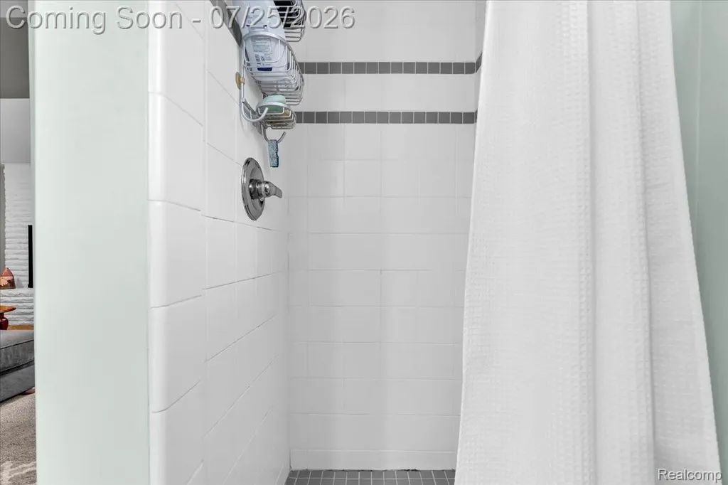 32769 Exeter Court Warren City MI 48092