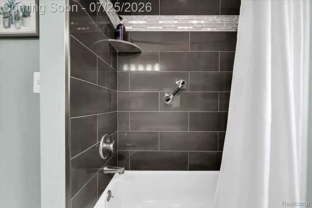 32769 Exeter Court Warren City MI 48092
