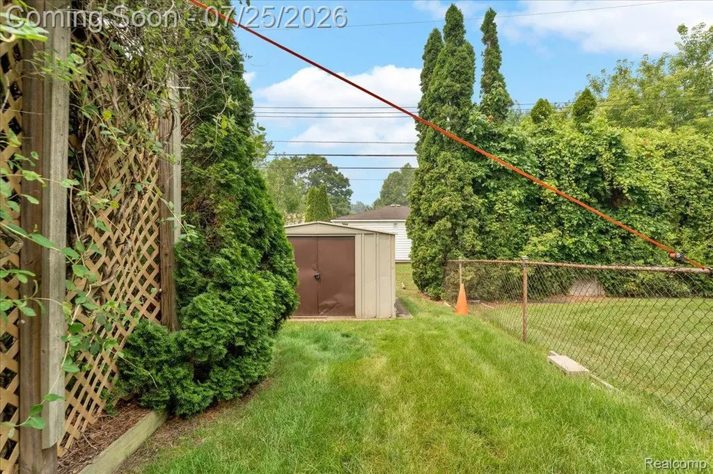 32769 Exeter Court Warren City MI 48092
