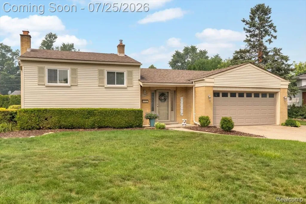 32769 Exeter Court Warren City MI 48092