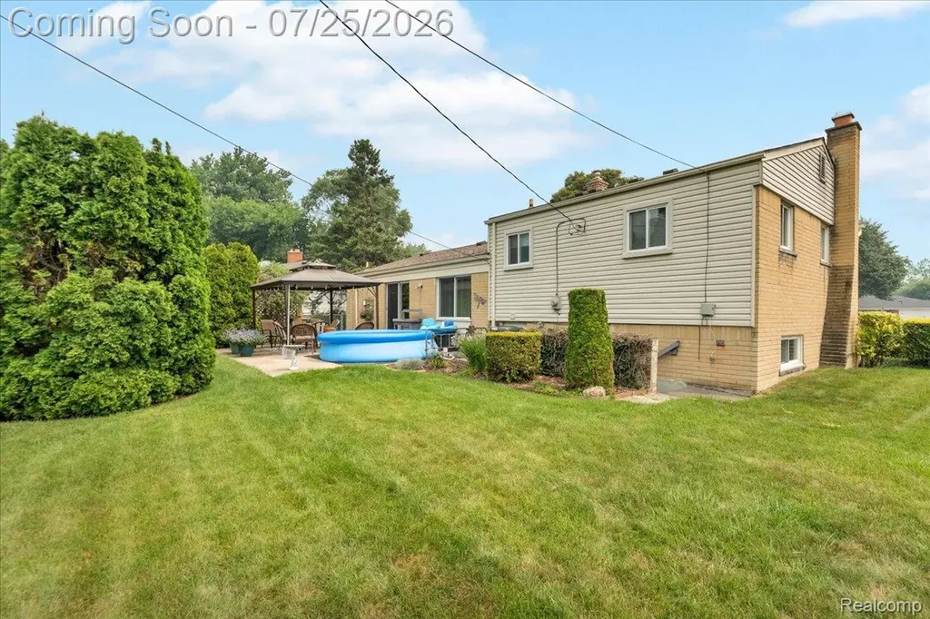 32769 Exeter Court Warren City MI 48092