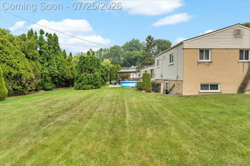 32769 Exeter Court Warren City MI 48092