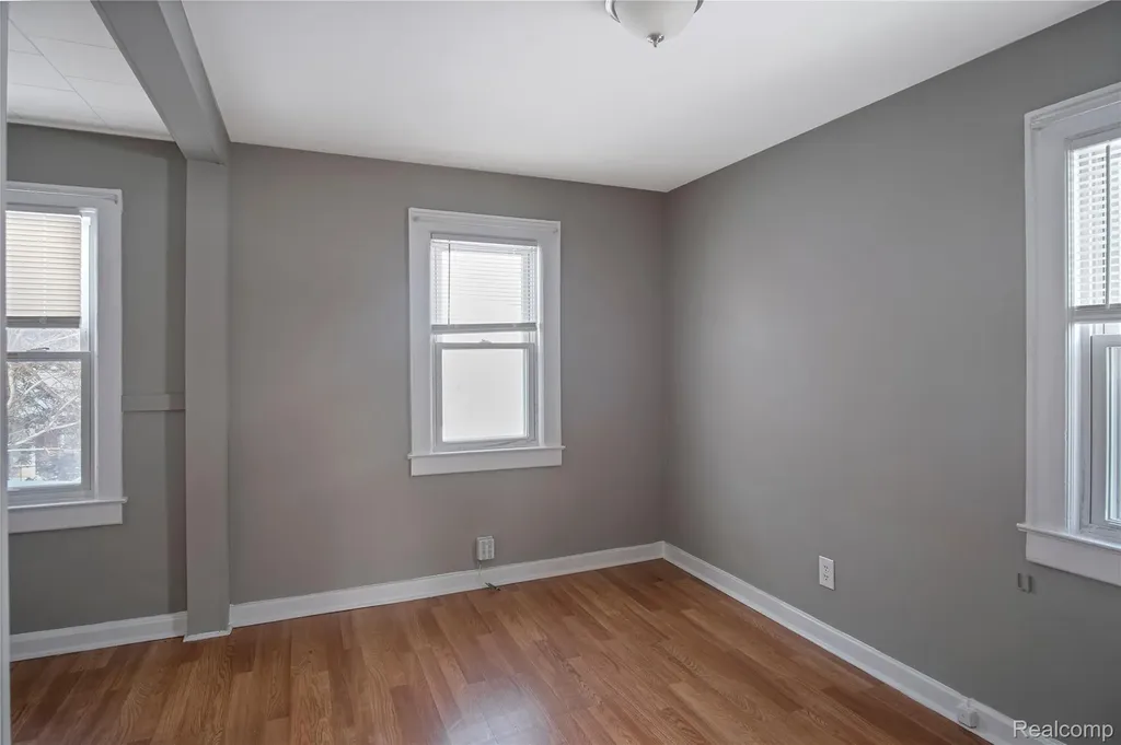 406 W 12 Mile Royal Oak City MI 48073