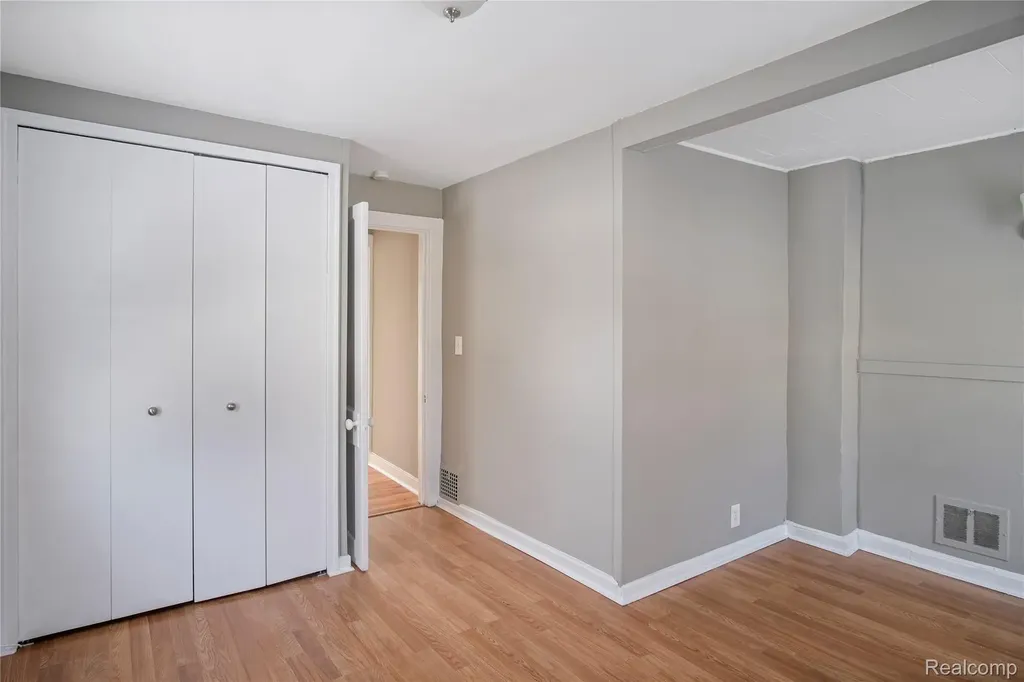 406 W 12 Mile Royal Oak City MI 48073