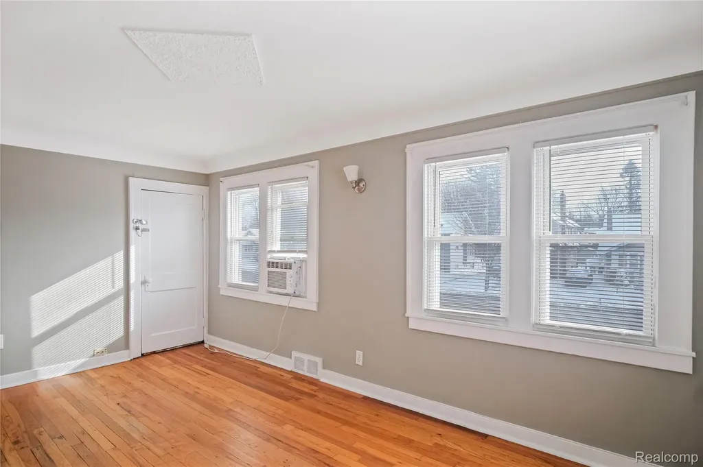 406 W 12 Mile Royal Oak City MI 48073