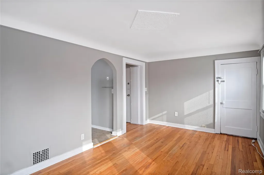 406 W 12 Mile Royal Oak City MI 48073