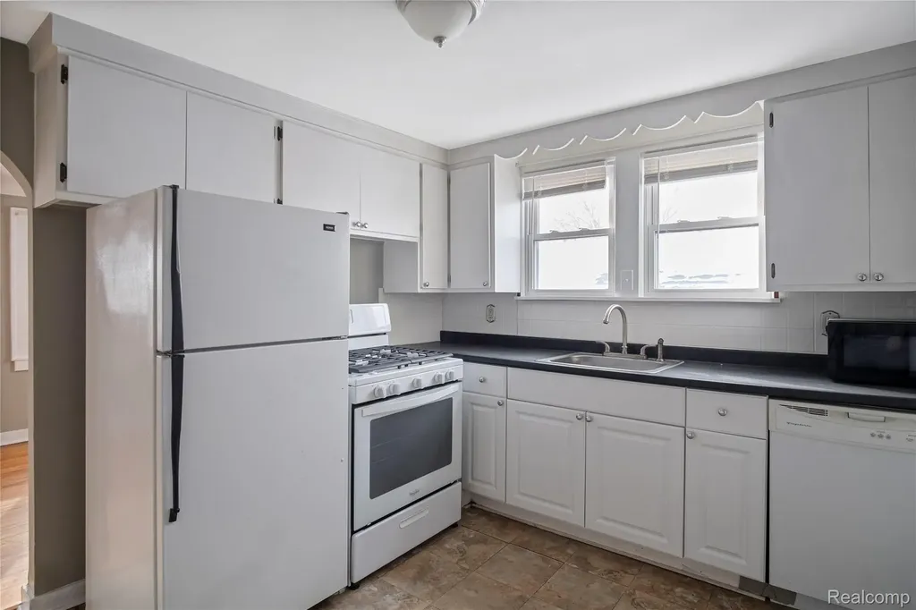 406 W 12 Mile Royal Oak City MI 48073