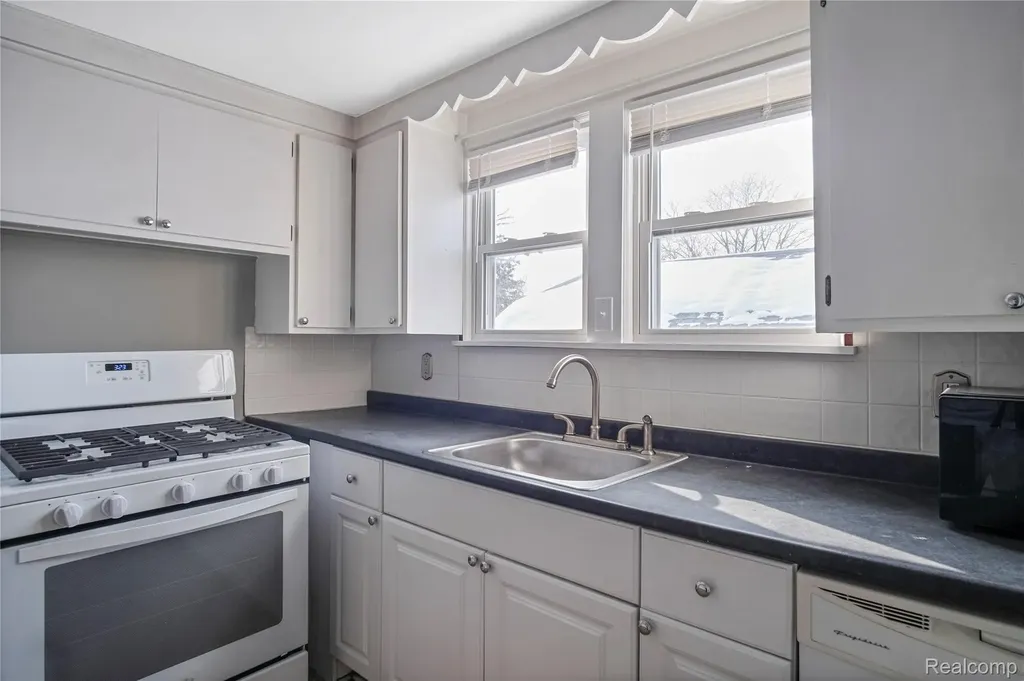 406 W 12 Mile Royal Oak City MI 48073