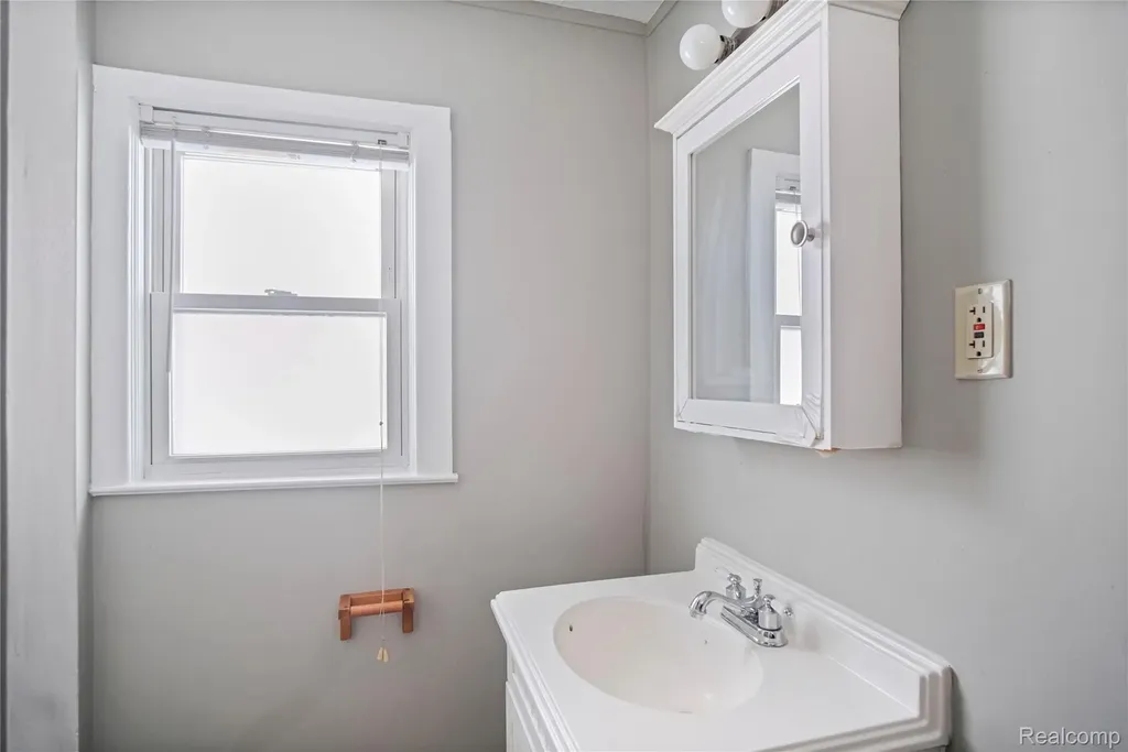 406 W 12 Mile Royal Oak City MI 48073