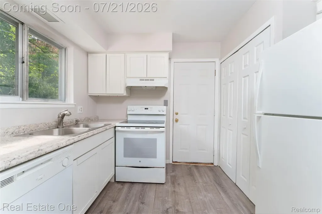 4069 Village Square Brighton Township MI 48114