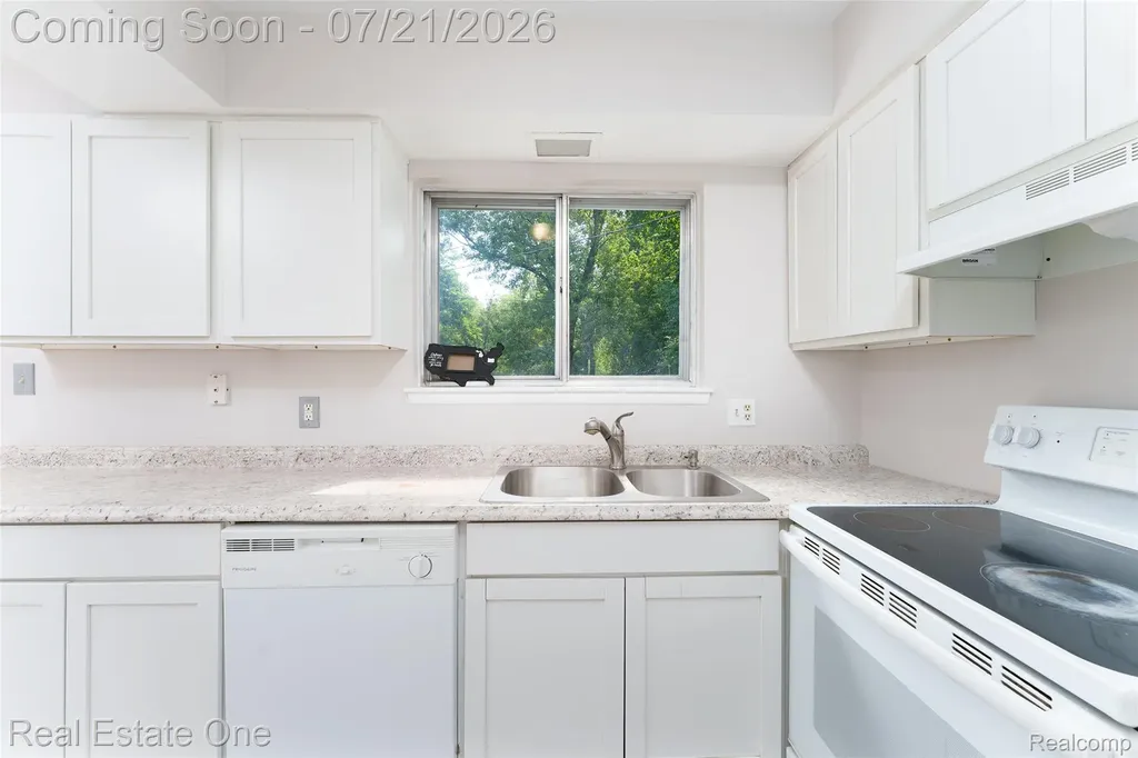 4069 Village Square Brighton Township MI 48114