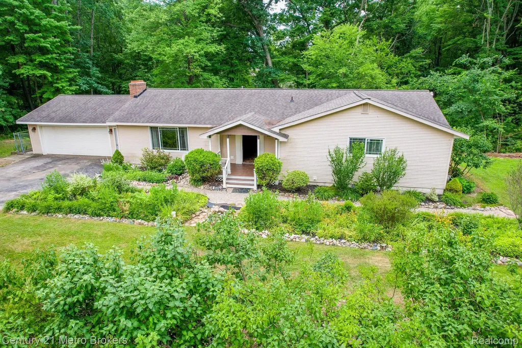 5262 Conifer Drive Oregon Township MI 48421