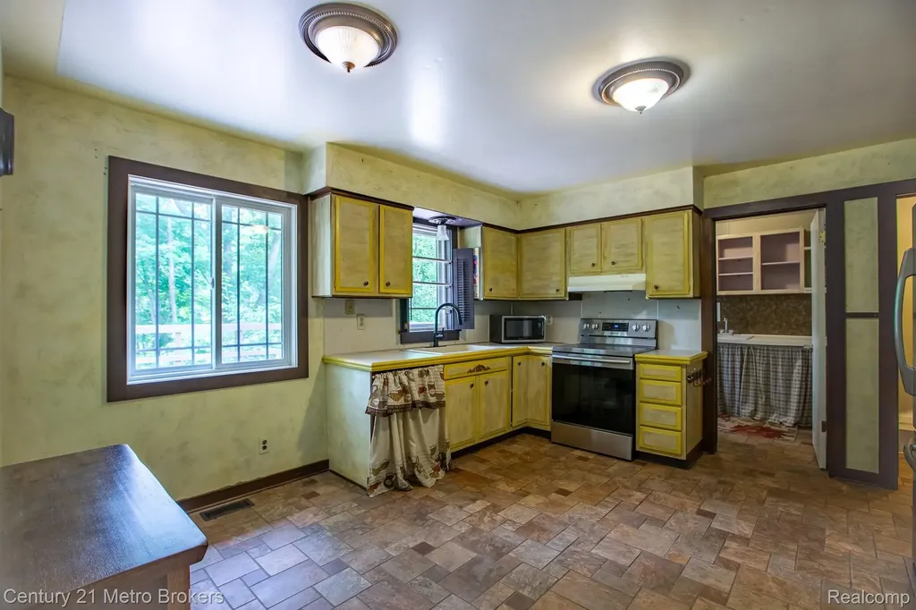 5262 Conifer Drive Oregon Township MI 48421