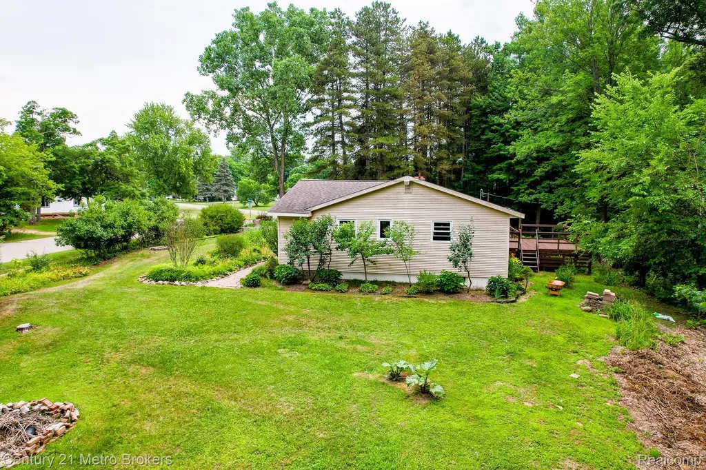 5262 Conifer Drive Oregon Township MI 48421