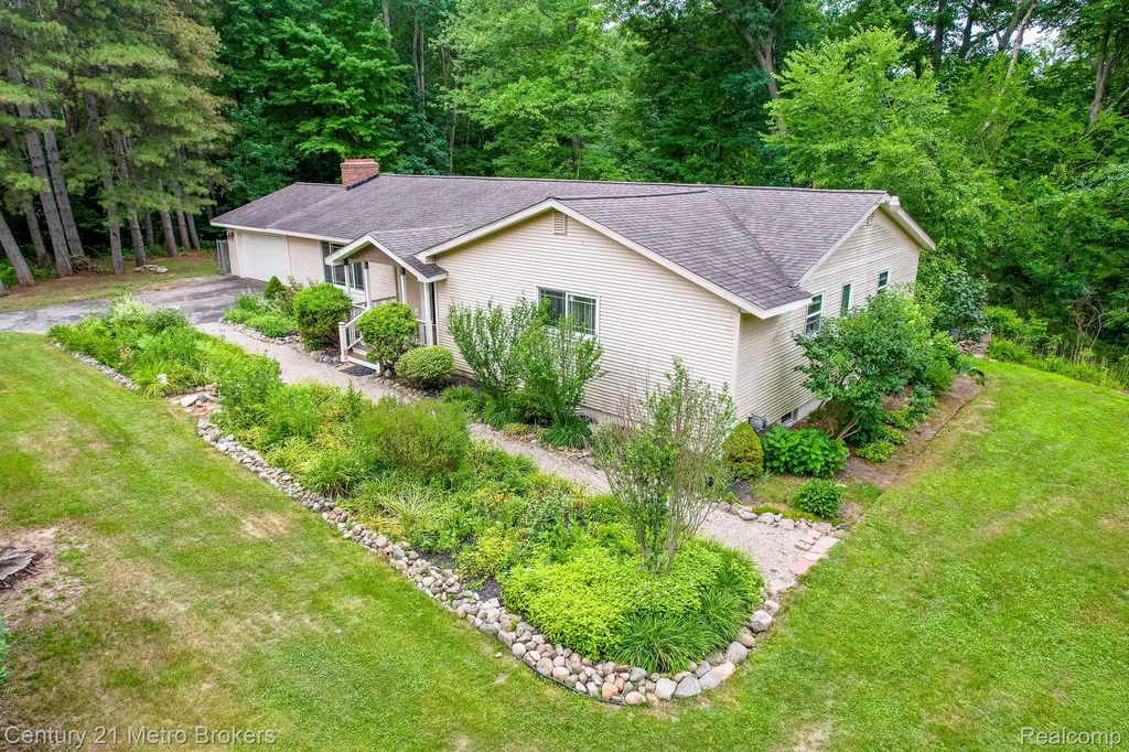5262 Conifer Drive Oregon Township MI 48421
