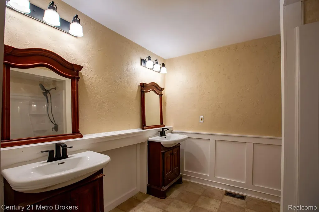 5262 Conifer Drive Oregon Township MI 48421