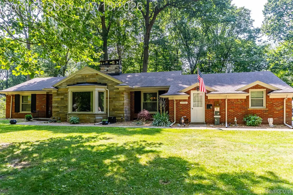 17751 Mayfield Street Livonia City MI 48152