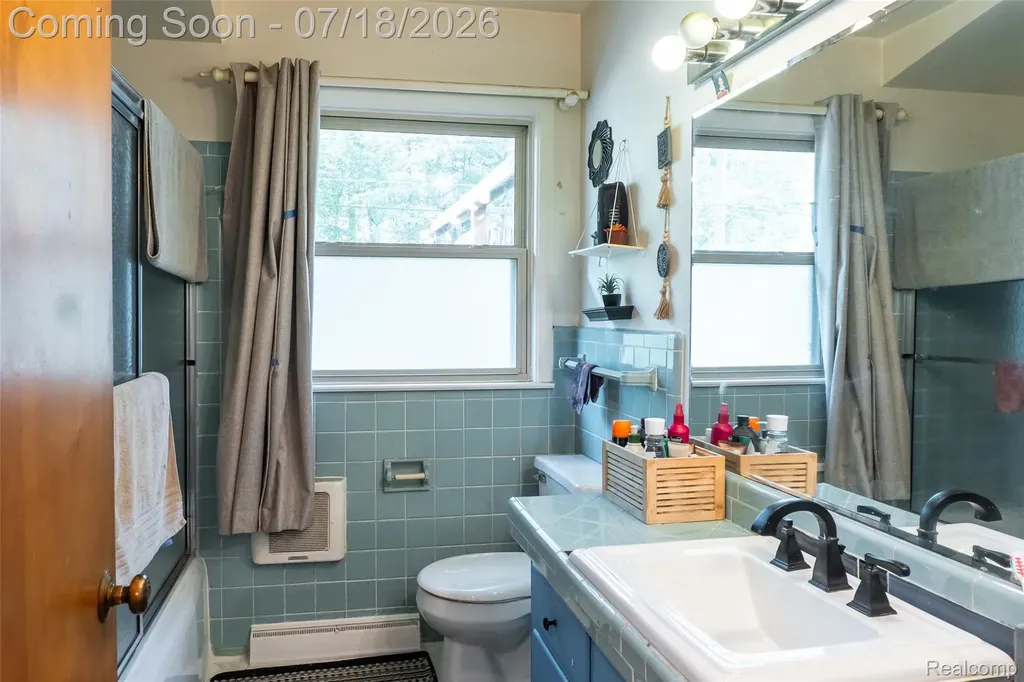 17751 Mayfield Street Livonia City MI 48152