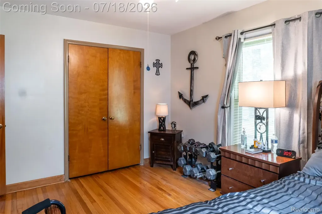 17751 Mayfield Street Livonia City MI 48152