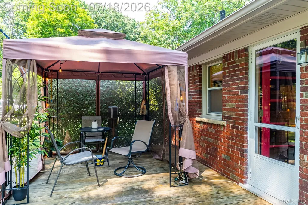 17751 Mayfield Street Livonia City MI 48152