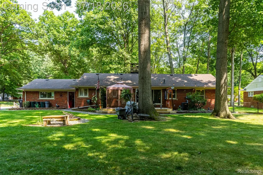 17751 Mayfield Street Livonia City MI 48152