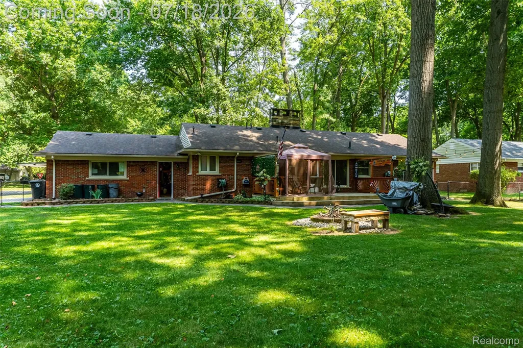 17751 Mayfield Street Livonia City MI 48152