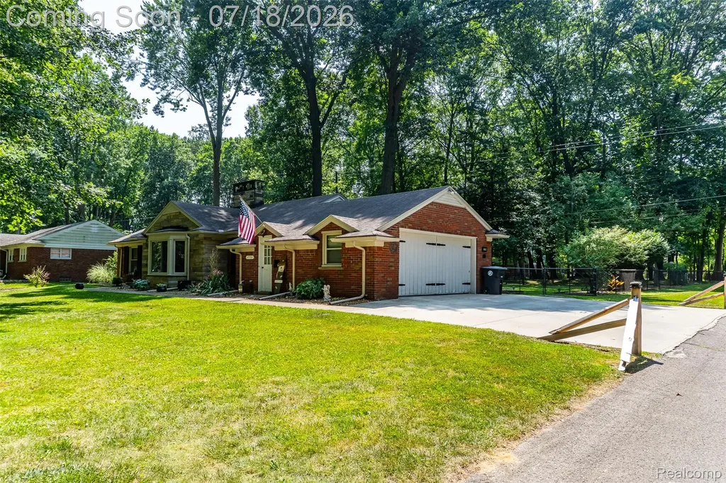 17751 Mayfield Street Livonia City MI 48152