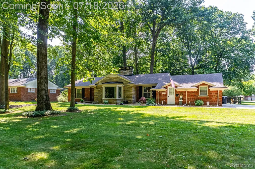 17751 Mayfield Street Livonia City MI 48152