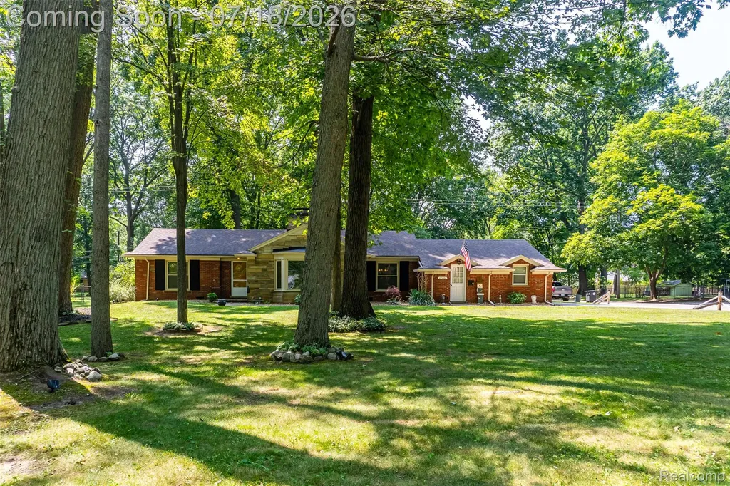 17751 Mayfield Street Livonia City MI 48152