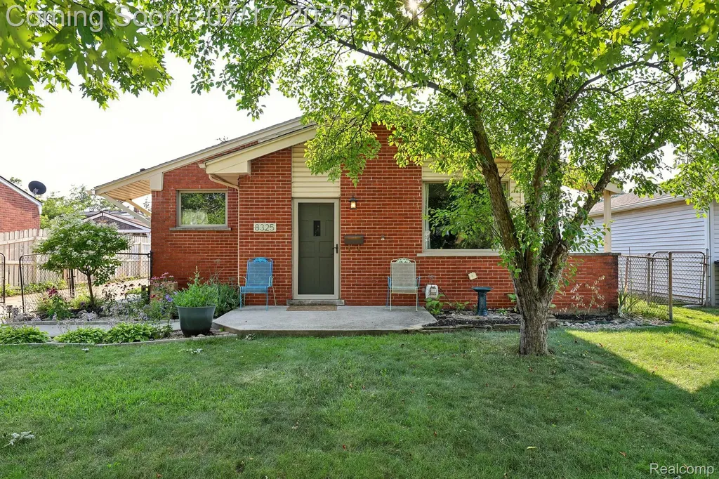 8325 N Hubbard Street Westland City MI 48185