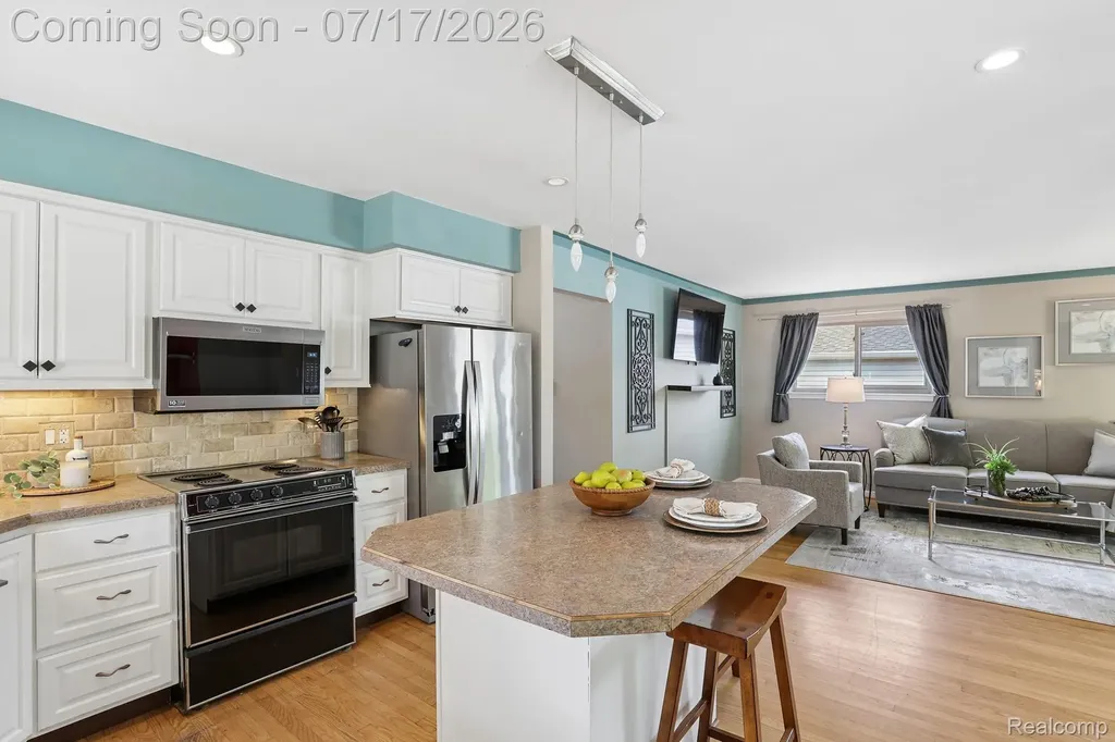 8325 N Hubbard Street Westland City MI 48185