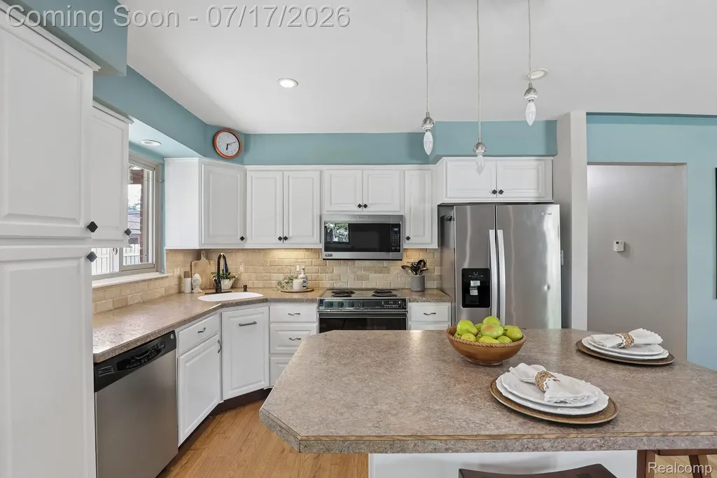 8325 N Hubbard Street Westland City MI 48185