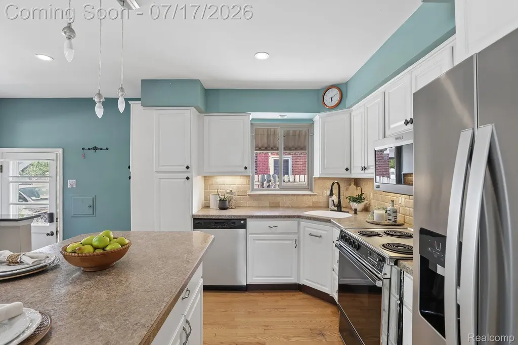 8325 N Hubbard Street Westland City MI 48185